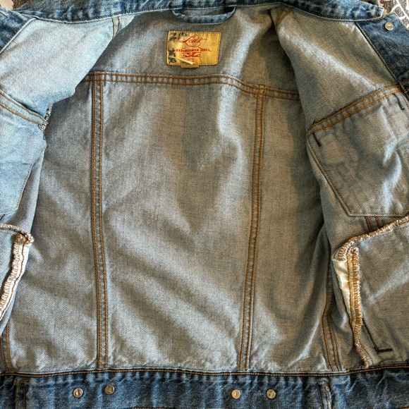 Levi’s Women’s Cropped Denim Distressed Jacket, GUC - Picture 6 of 10